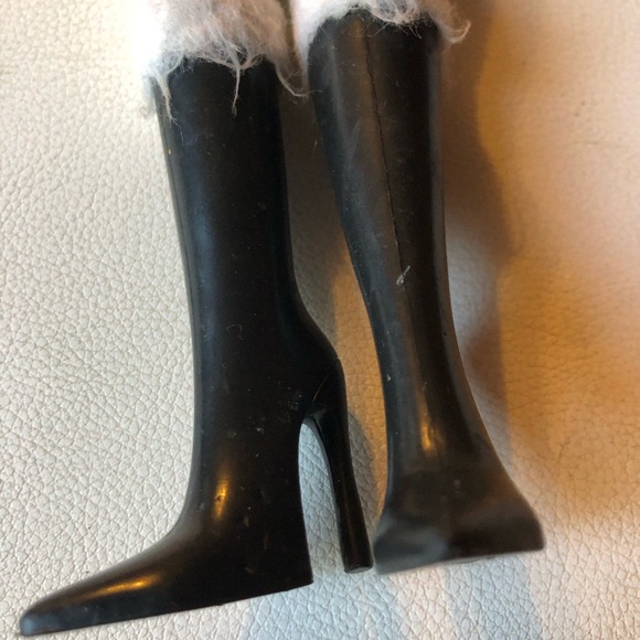 Bratz Designed By Cloe 2001 Doll - Picture 8 of 9